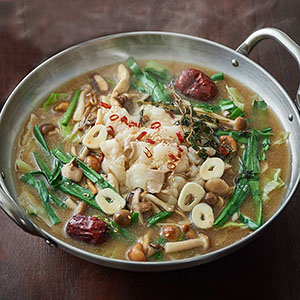 関牧漢方和牛の生もつ鍋 2~3人前