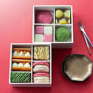 【婦人画報限定】御菓子のおせち二段重 9種13個