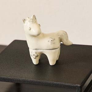 三原嘉子さんの仔馬の香合