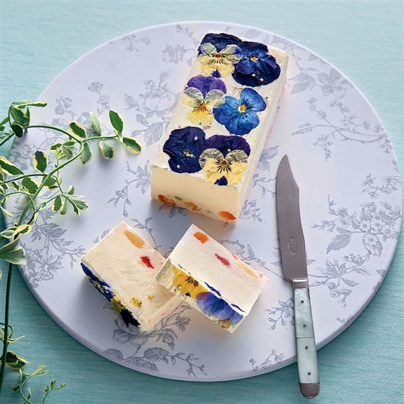 みほつづき　ビオラと果物のレアチーズケーキ"